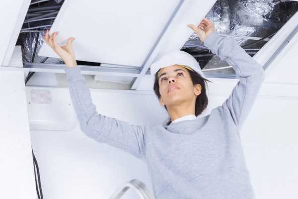 Covering the ceiling and work — Stock Photo, Image