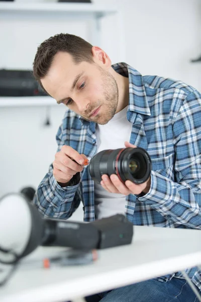 Szerelőt rögzítő kamera és a rögzítő — Stock Fotó