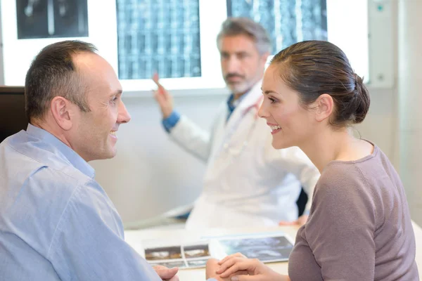 Medico interprete del risultato — Foto Stock