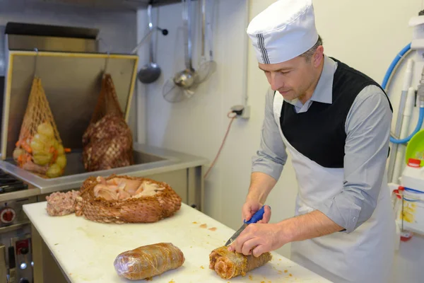 Butcher pracuje a chléb — Stock fotografie