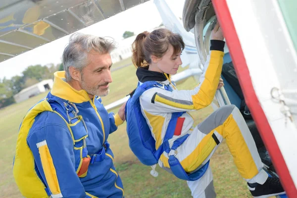 Embarcar na aeronave e subir — Fotografia de Stock