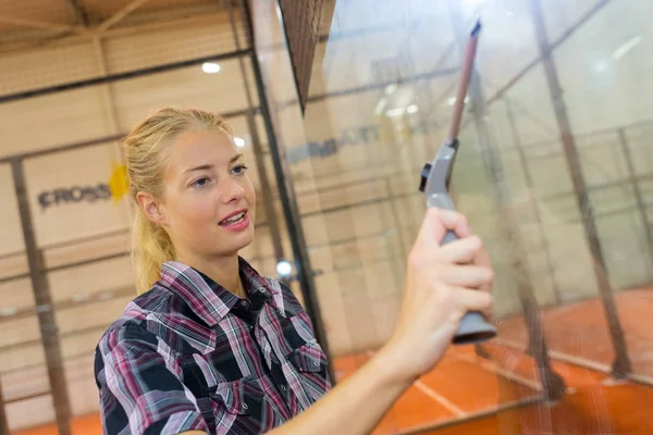 Personer hushållsarbete och städning koncept — Stockfoto