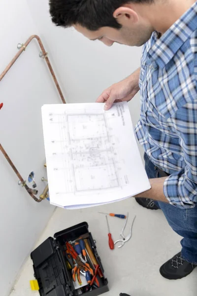 Планы и чертежи проверки водопроводчика — стоковое фото