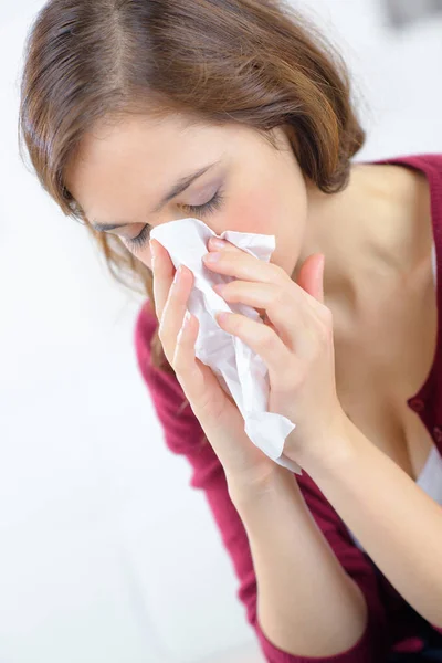 Woman blowing her nose — Stock Photo, Image