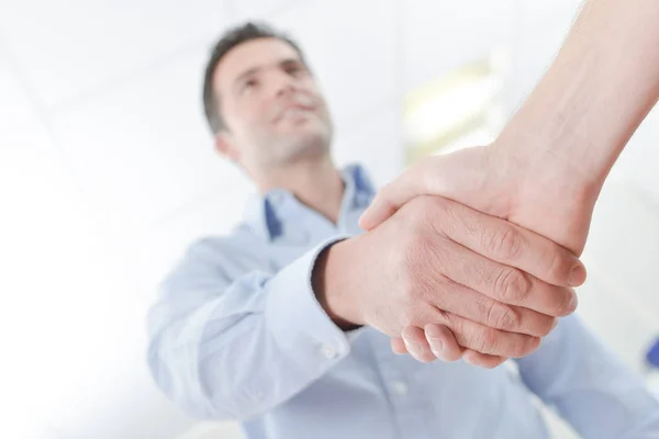 Man shaking hand and accord — Stock Photo, Image