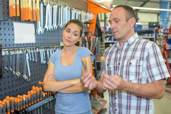 Herramientas de hardware en la tienda — Foto de Stock