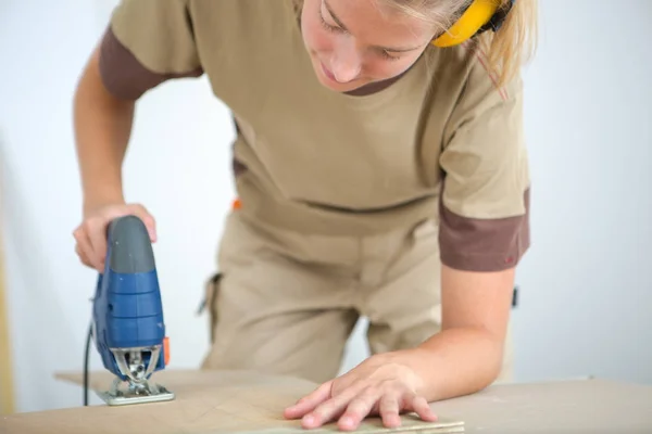 Precise cutting of the plywood — Stock Photo, Image