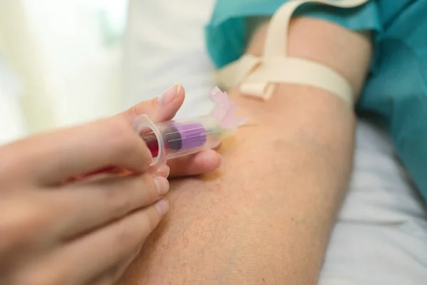 Seringa de agulha coleta de sangue para teste — Fotografia de Stock