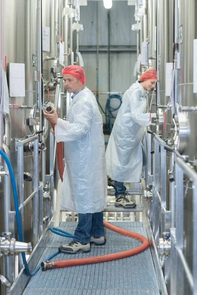 Two factory workers and workers — Stock Photo, Image