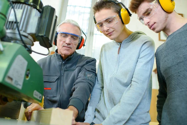 Working with wood and apprentices — Stock Photo, Image