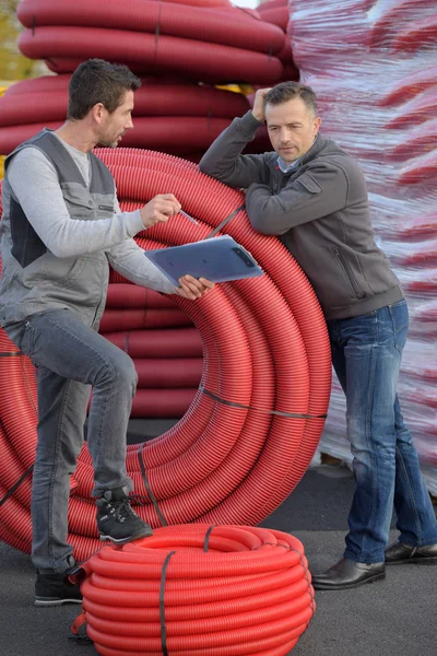 The big hose and conversation — Stock Photo, Image