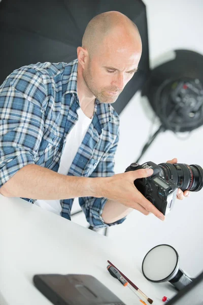 No estúdio e trabalho — Fotografia de Stock