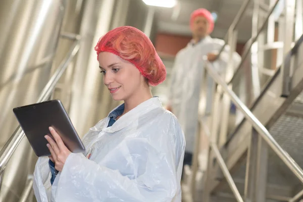 Working in a factory — Stock Photo, Image