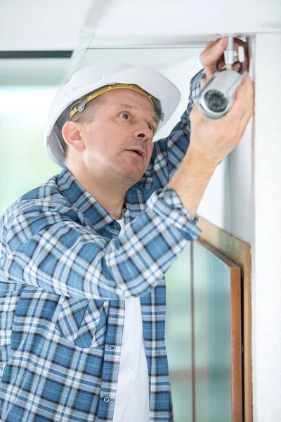 Professional mature cctv technician working — Stock Photo, Image