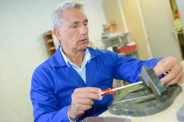 Worker in workshop and work — Stock Photo, Image