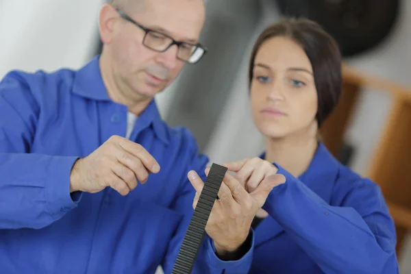 Apprentice electrician female and apprentice — Stock Photo, Image