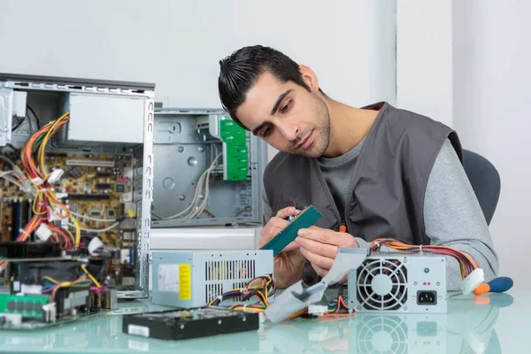 Montaje de la CPU y trabajo — Foto de Stock