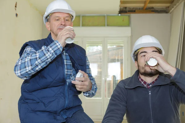 Construtores em uma pausa — Fotografia de Stock