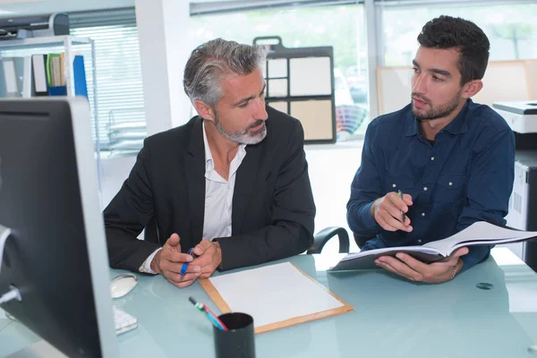 Son una pareja y grandes socios comerciales. — Foto de Stock