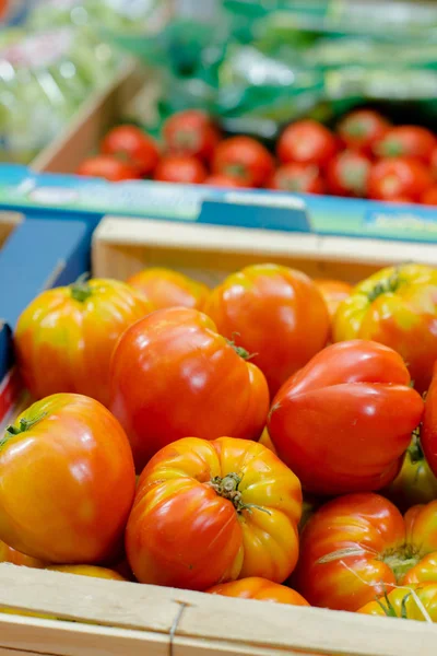 Tomatoes on a market — Stock Photo, Image