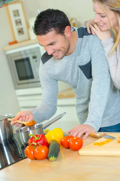 Cocina en pareja y actividad —  Fotos de Stock