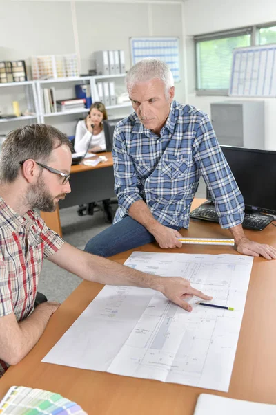 Capo discutere con un dipendente — Foto Stock