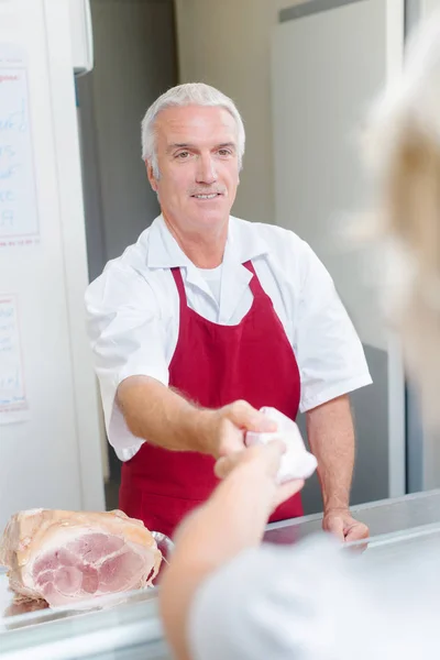 Framgångsrika butcher shop och nötkött — Stockfoto