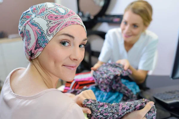 Woman trying head scarves — Stock Photo, Image