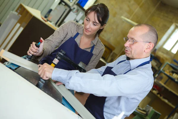 Handmatig zeefdrukken en frame — Stockfoto