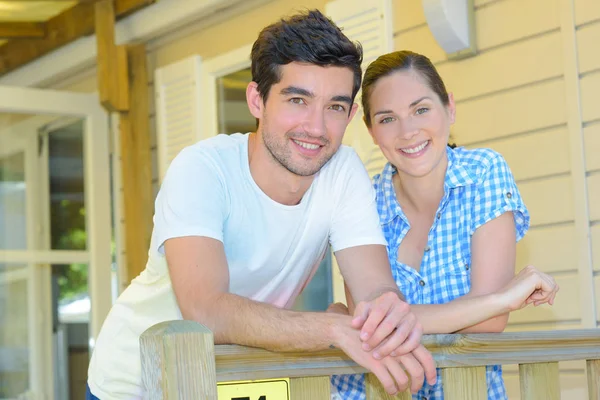 Portrait of couple on terrace of mobile home — Stock Photo, Image