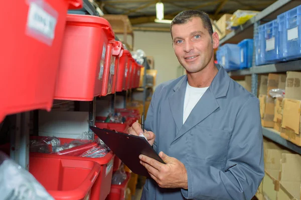 Binnen het magazijn en blik — Stockfoto