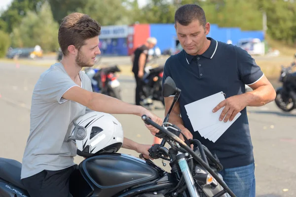 Тестування і тестування мотоциклів — стокове фото