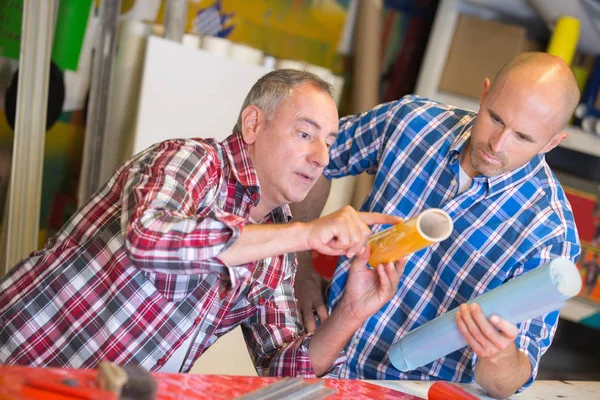 Arbeit in einer Druckerei — Stockfoto