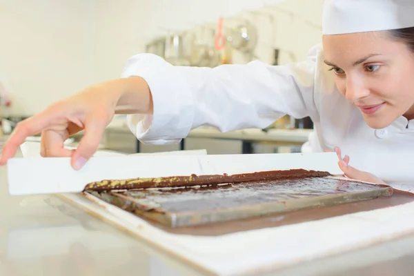 Rebanando el pastel y la torta —  Fotos de Stock