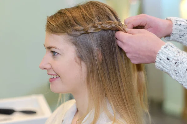 Woman having her hair groomed — Stock Photo, Image