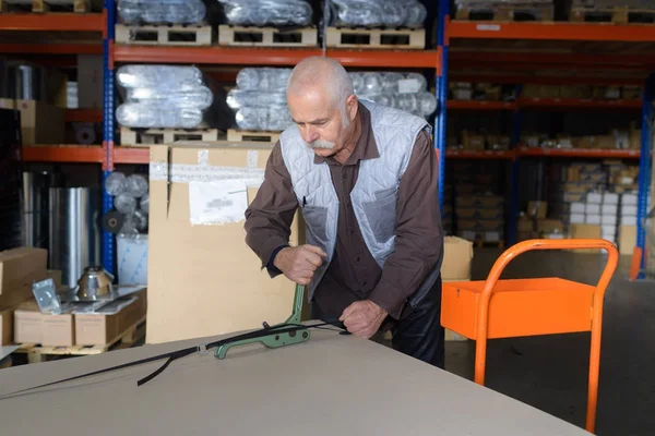 Mannen i fabriken och man — Stockfoto