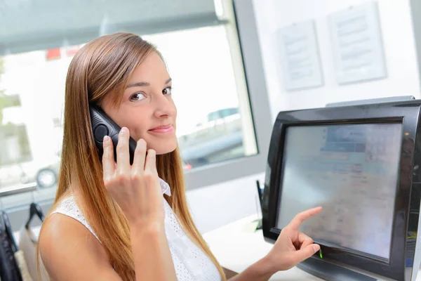 Young shop worker and add — Stock Photo, Image