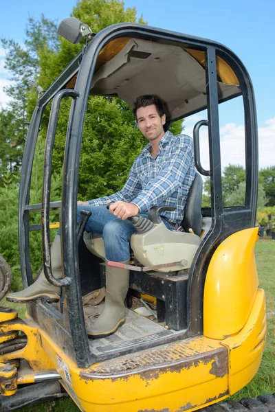 Construction working in a crane — Stock Photo, Image