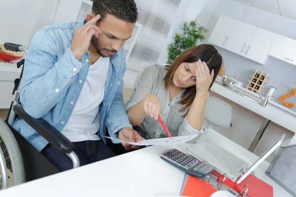 Pareja y problema financiero —  Fotos de Stock