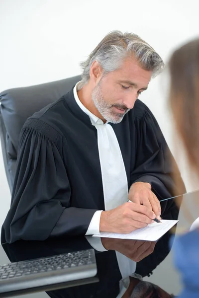 Judge writing on paper — Stock Photo, Image