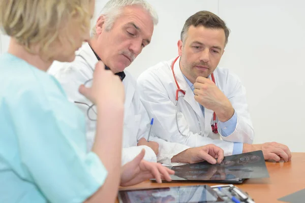 Réunion de l'équipe médicale à l'hôpital — Photo