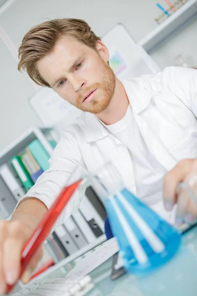 Lab male worker and lab — Stock Photo, Image