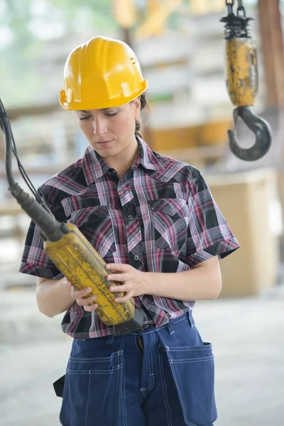 Crane operator adjusting the setting — Stock Photo, Image