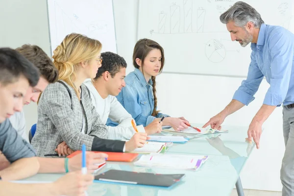 Studenti in classe all'università — Foto Stock