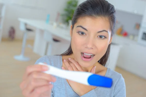 Happy woman with pregnancy test — Stock Photo, Image