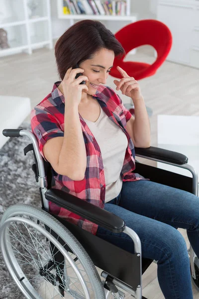 Trying to not be forget after shocking accident keeping contact — Stock Photo, Image