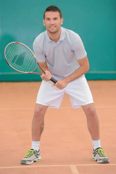 Recibir servir en el partido de tenis — Foto de Stock