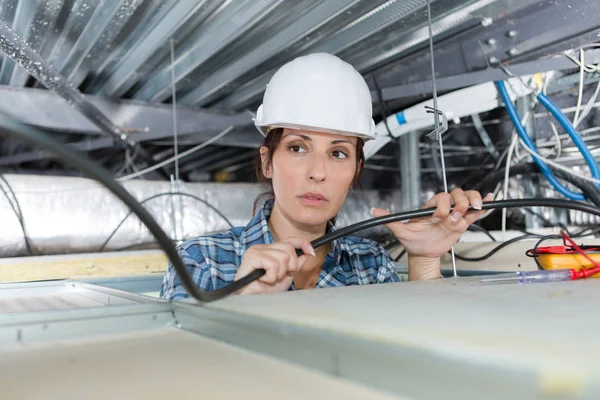 Woman working with ceiling — Stock Photo, Image