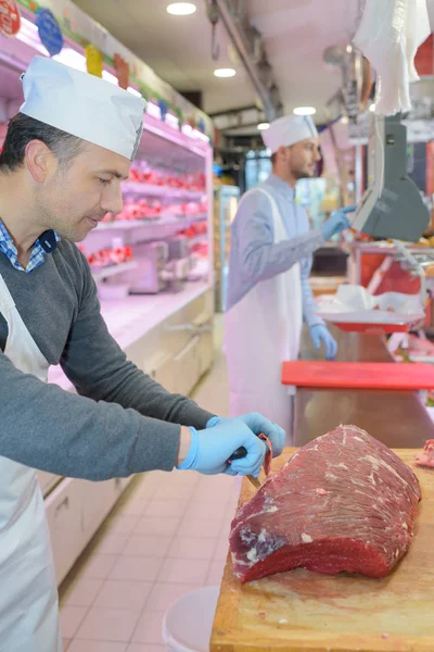 Snijden van het vlees en werk — Stockfoto