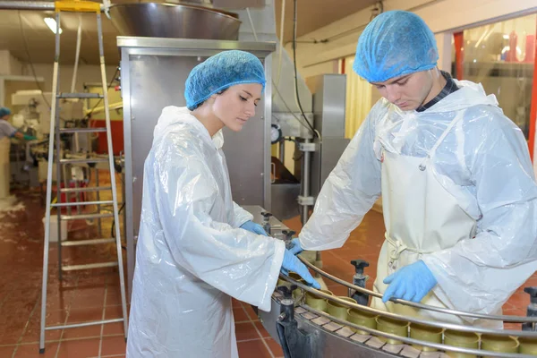 Factory workers and lab — Stock Photo, Image